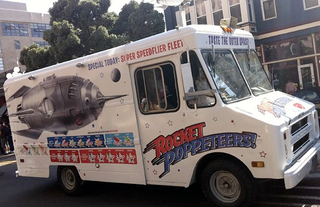 Illustration for article titled Tribble machines, zombie solidarity bands and face-huggers: Comic-Con Radvertising!